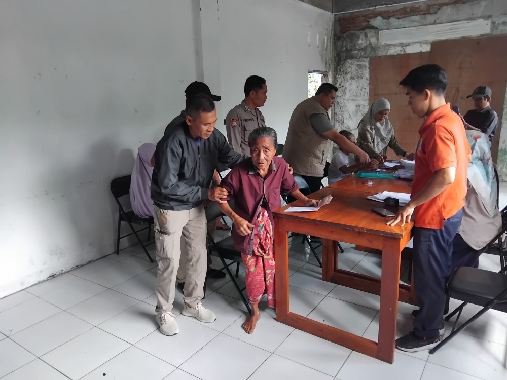 PENYALURAN KE-4 BLT DESA MENJELANG MAULID NABI DI DESA JERINGO TAHUN 2024